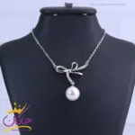 گردنبند استیل زنانه پاپیون و مروارید نقره ای | XP 13383