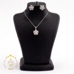 نیم ست نقره ظریف طرح گل نگین دار 