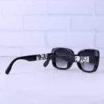عینک آفتابی دیور زنانه فریم مستطیل تمام مشکی 8842/1 - Image 3