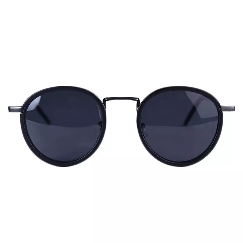Matruiix-Sunglasses-code-P-1916.21.webp عینک آفتابی ماتریکس فریم گرد تمام مشکی P 1916/2 - Image 1