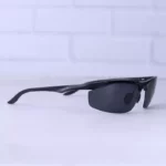 عینک آفتابی مردانه پلیس تمام مشکی نیم فریم 2206/1 - Image 4