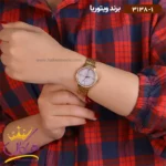 ساعت ویتوریا زنانه فلزی رزگلد صفحه سفید دور نگین 3138/1 - Image 4