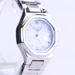 ساعت مچی سیکو زنانه فلزی نقره ای قاب چندضلعی L 2521/2